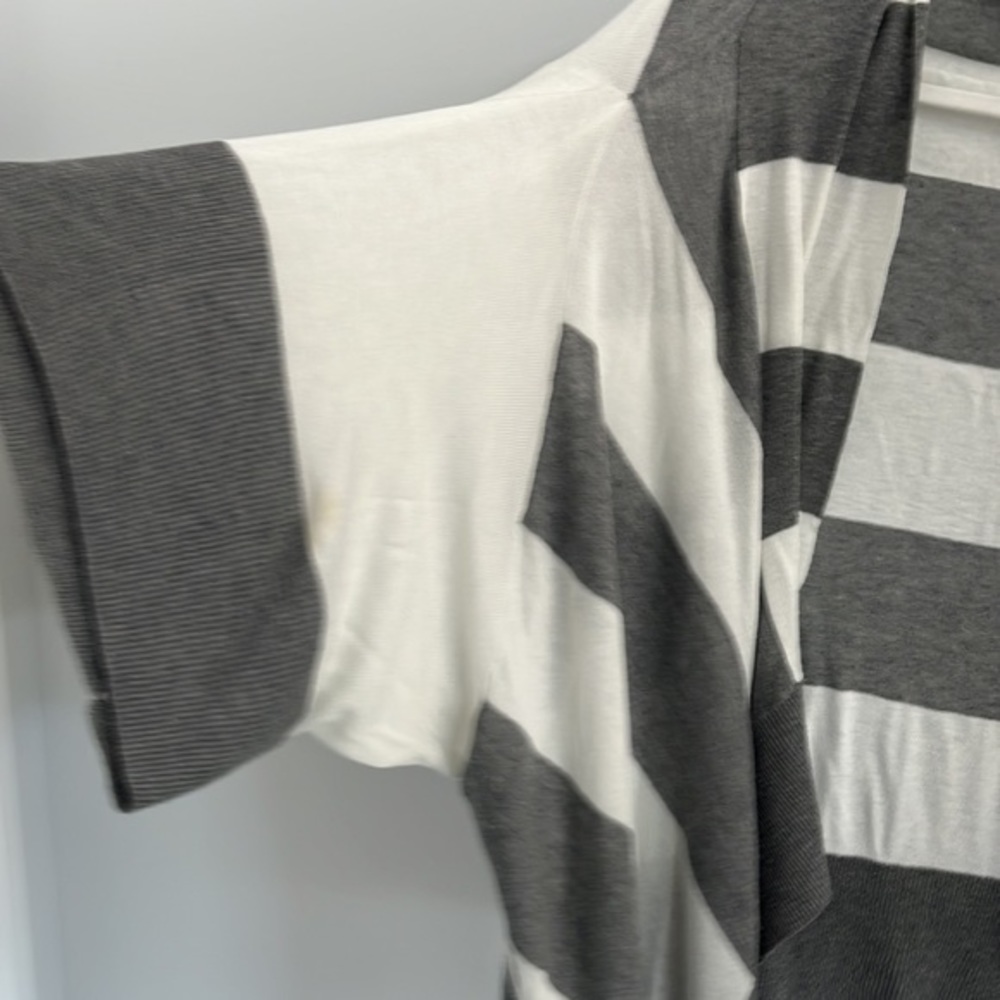 Love stitch one size cardigan grey and white open‎ front - Picture 2 of 4